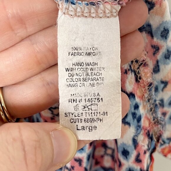 Pixley Women's Sleeveless Top L Ikat Print Blue Red 1/4 Button V-Neck Tank Rayon - Picture 7 of 7